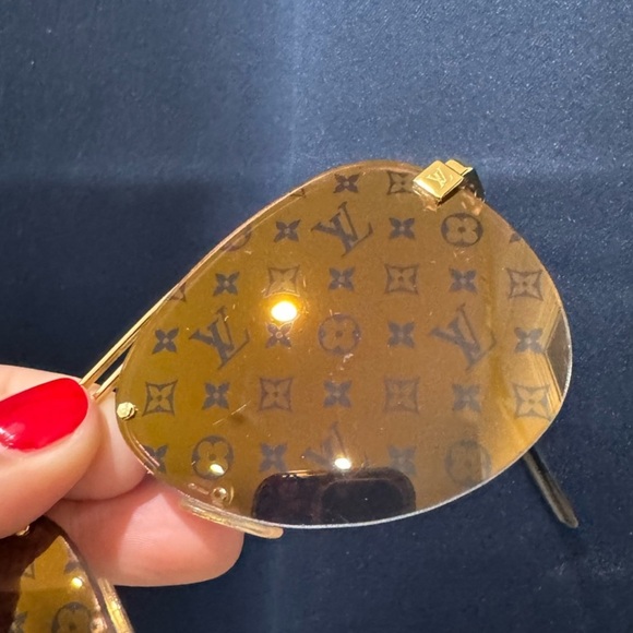 🧡Louis Vuitton Z1020W Gold Monogram Clockwise Sunglasses - Picture 3 of 14
